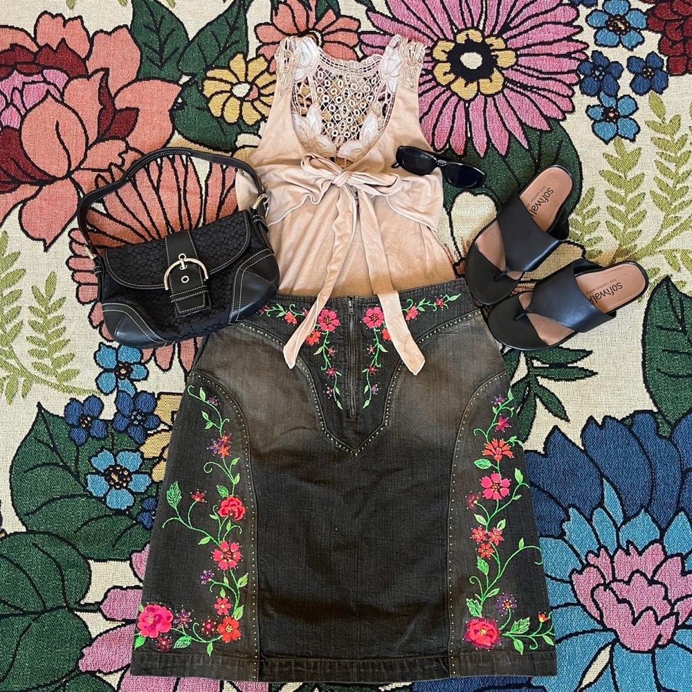 Apostrophe Floral Embroidered Denim Skirt